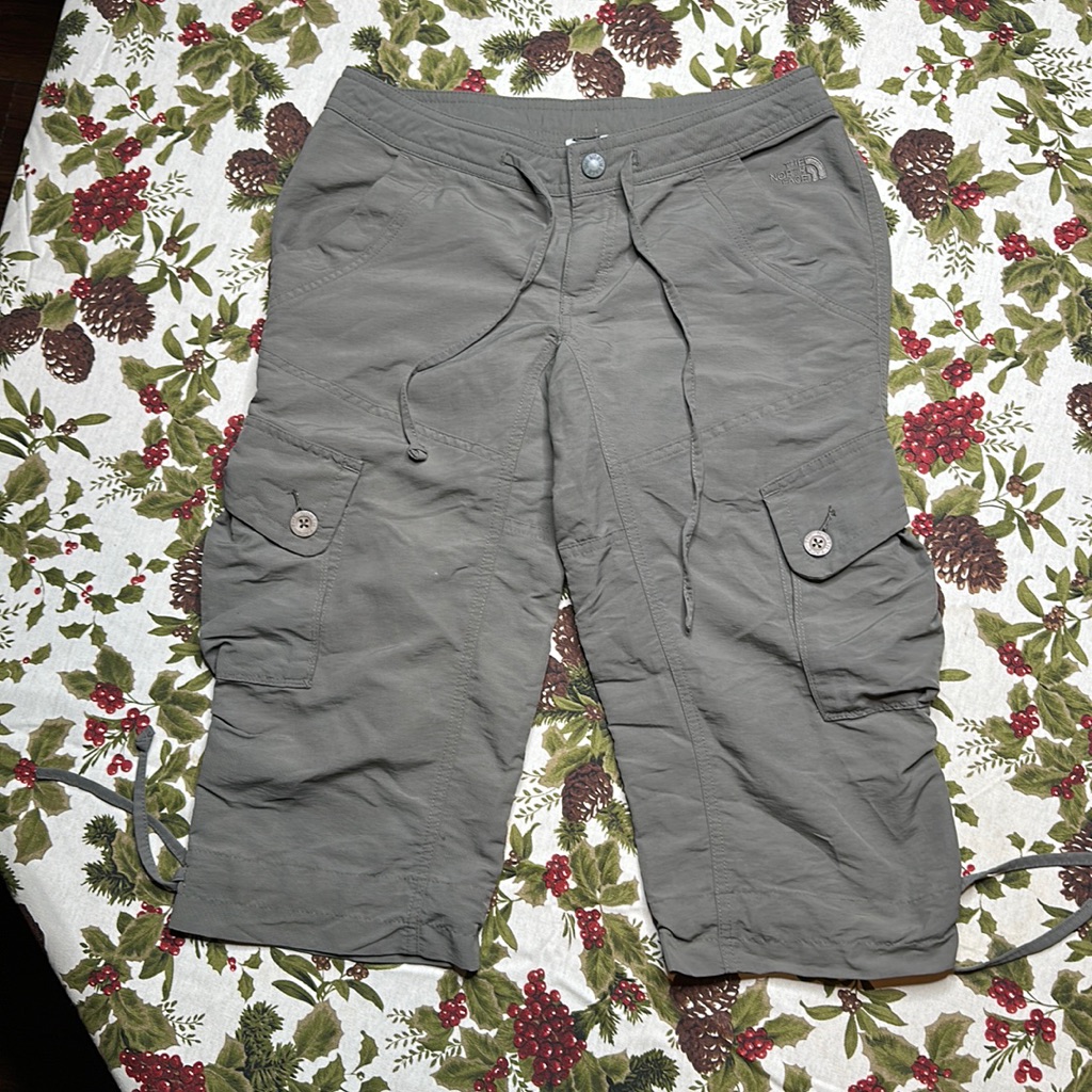 The North Face Paramount Propel 19" Capri Pants Asphalt Grey 100% Nylon Size 2